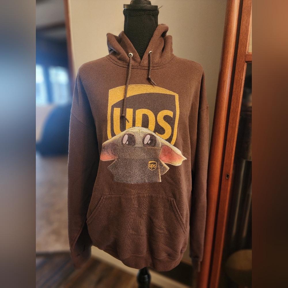 UPS Brown Hoodie with Baby Yoda Graphic, size large